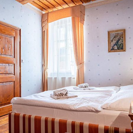 Penzion Cosmopolitan I. Banská Štiavnica エクステリア 写真