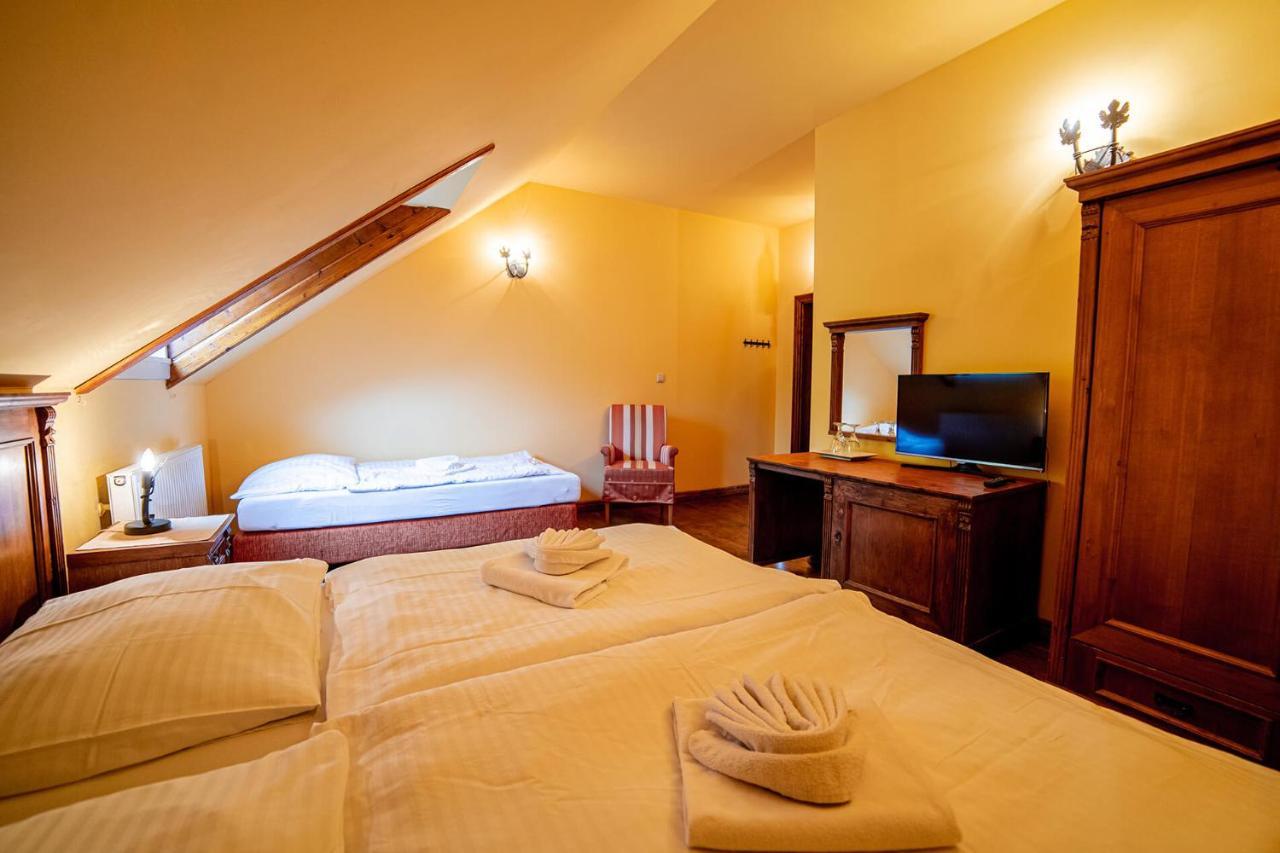 Penzion Cosmopolitan I. Banská Štiavnica エクステリア 写真