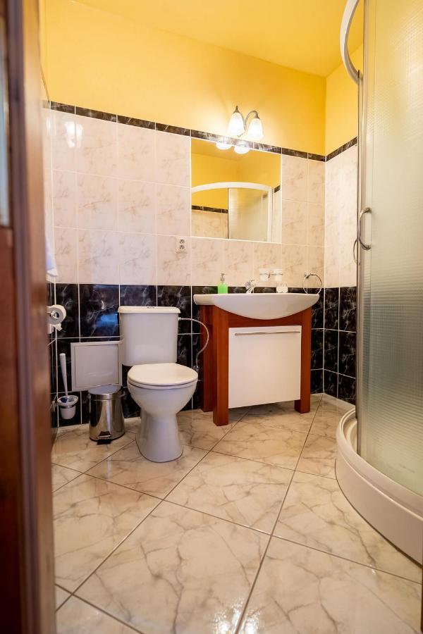 Penzion Cosmopolitan I. Banská Štiavnica エクステリア 写真