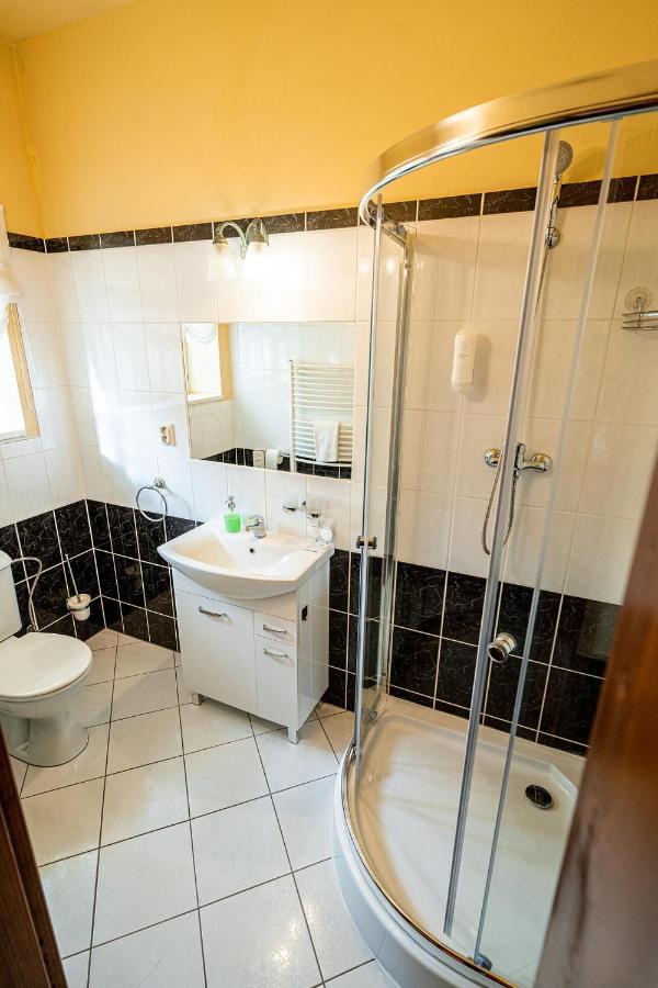 Penzion Cosmopolitan I. Banská Štiavnica エクステリア 写真