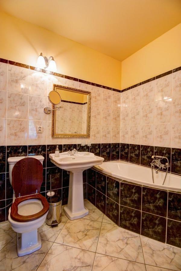Penzion Cosmopolitan I. Banská Štiavnica エクステリア 写真